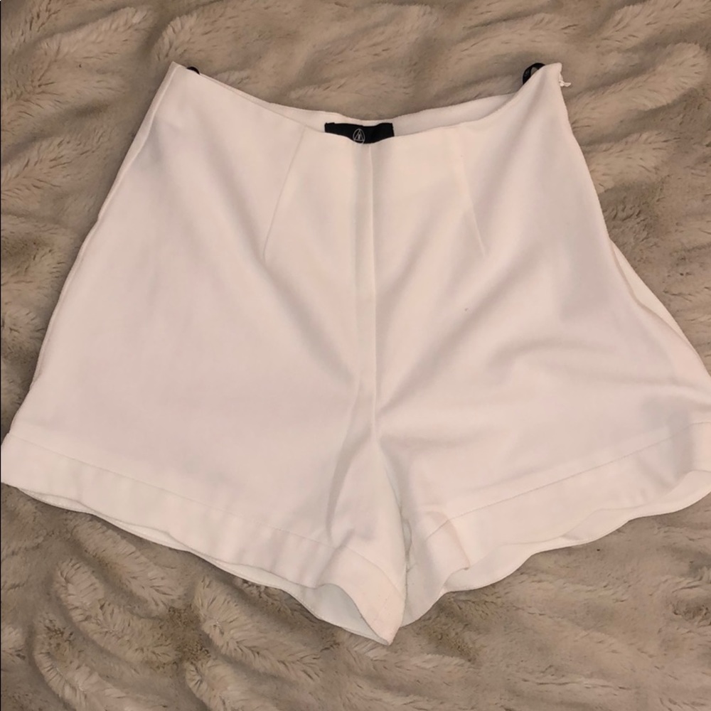 White shorts with wavy ends